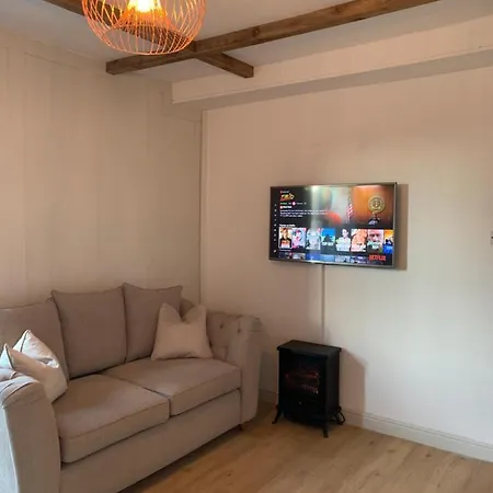 Apartment Cosy 1st Floor Flat - District With Bike Storage *