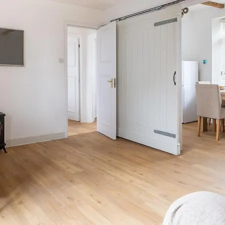 Apartment Cosy 1st Floor Flat - District With Bike Storage *