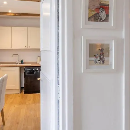 Apartment Cosy 1st Floor Flat - District With Bike Storage