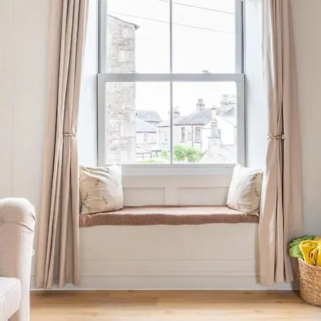 Cosy 1st Floor Flat - District With Bike Storage Apartment Kendal