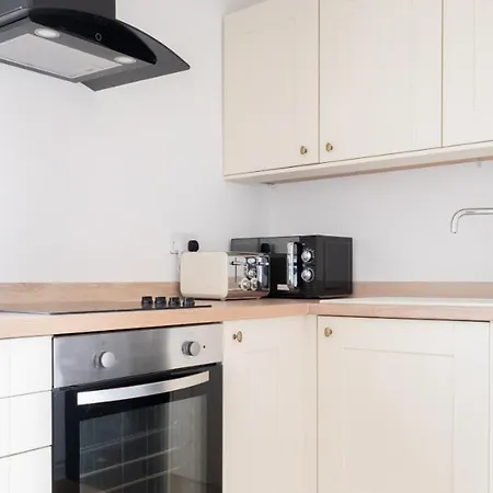 Apartment Cosy 1st Floor Flat - District With Bike Storage *