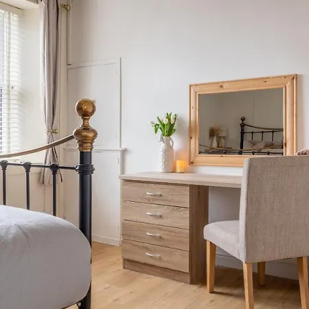 Cosy 1st Floor Flat - District With Bike Storage
