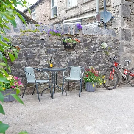 Cosy 1st Floor Flat - District With Bike Storage * Kendal