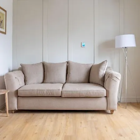 Apartment Cosy 1st Floor Flat - District With Bike Storage *