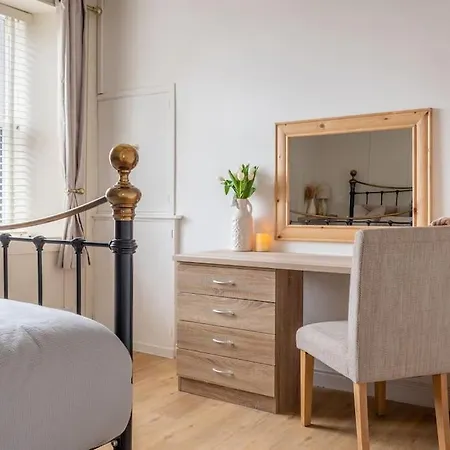 Cosy 1st Floor Flat - District With Bike Storage