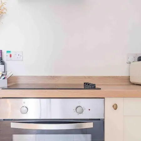 Apartment Cosy 1st Floor Flat - District With Bike Storage *