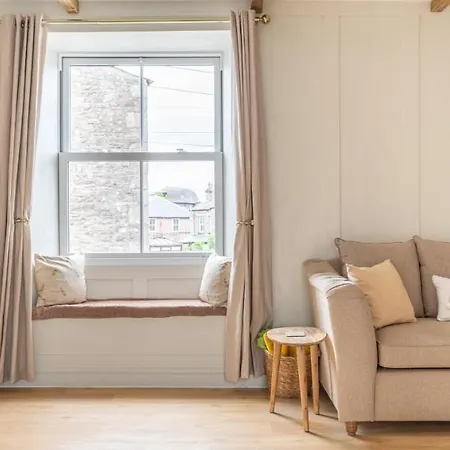 Apartment Cosy 1st Floor Flat - District With Bike Storage *
