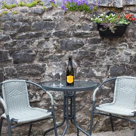 Cosy 1st Floor Flat - District With Bike Storage Apartment Kendal