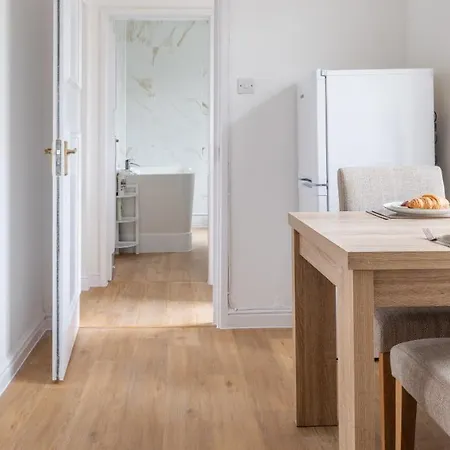 Cosy 1st Floor Flat - District With Bike Storage